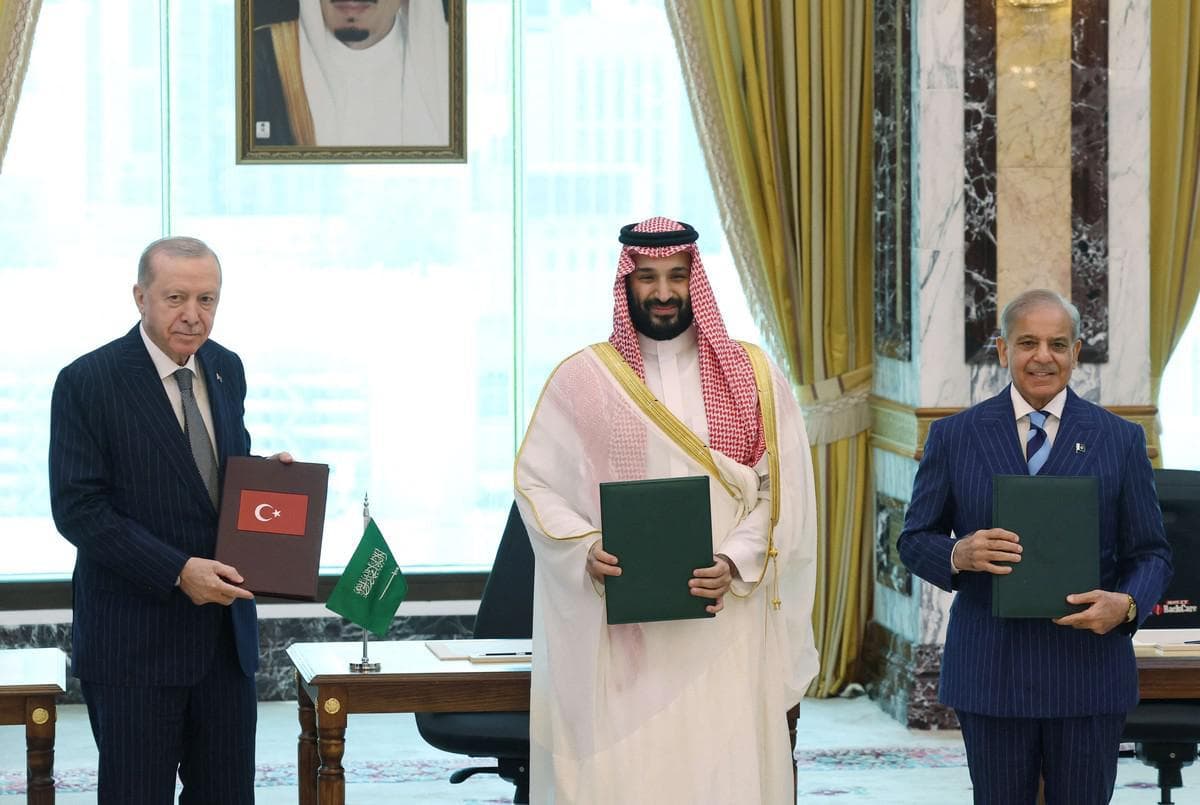 قراءة في 'اتفاق مكة' بين السعودية وتركيا وباكستان