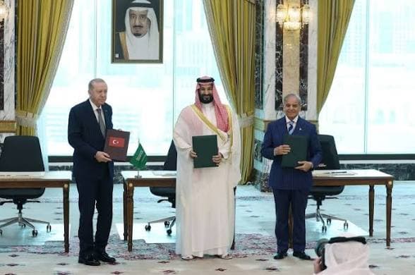 توماس فريدمان يكتب :لعبة الشطرنج الثلاثية الأبعاد: من كواليس اتفاق مكة إلى الجغرافيا السياسية المصهورة في الشرق الأوسط