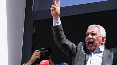 اتحاد الشغل يعود إلى واجهة الأزمة في تونس