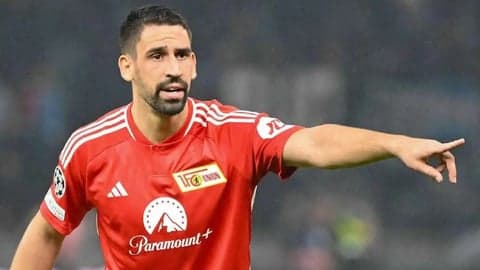 فضيحة مدوية في تونس .. لاعب اشترى مشاركته بكأس العالم بملايين الدولارات قبل أن يعلن اعتزاله ليهرب من التحقيق